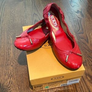 Tod's Vibrant Red Patent Women's Driving Ballet Flat